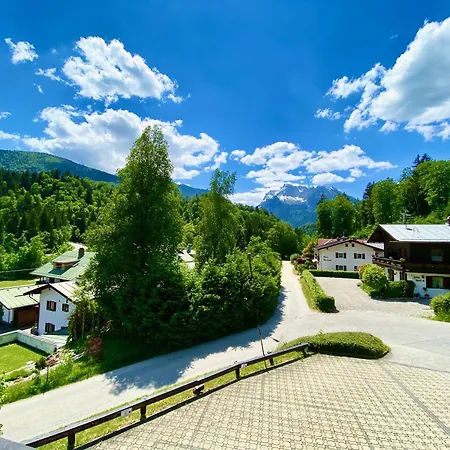 Zentsch Konukevi 4*